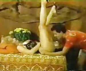 Koca bir porno hard grup porno yıldızı vahşi heyecan hissediyor