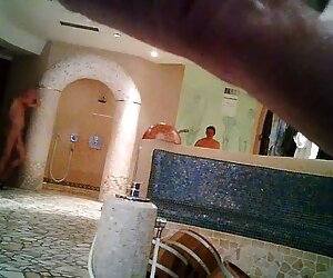 Kız gözlüklerini aile içi porno izle çıkardı ve çocukları içti.