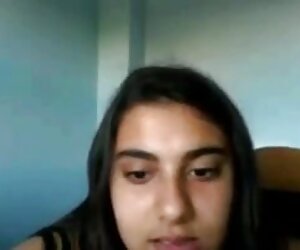 Karısı bir fahişe gibi giyinir ve ücretsiz mobil porno izle kocasını becermek için döndürür