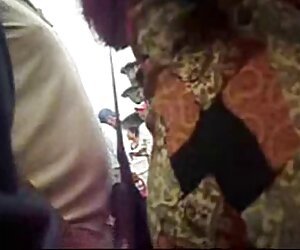 Kedi arasında bir genç porno model getiriyor vibratör için orgazm, cinli porno