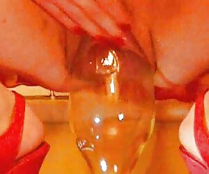 İngilizce Erkek arkadaşının altında yaşlı adam porno inliyor